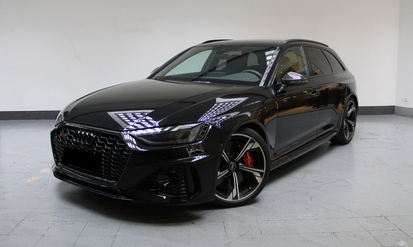 rent Audi RS4 Avant rent Audi RS4 Avant